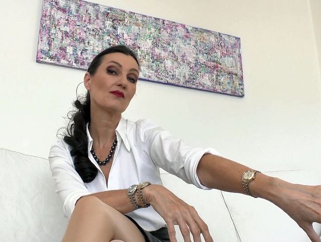 Sexpertin Dr Valente gibt Rat: Armbanduhr als Schwanzring, Teil 1, Lady Victoria