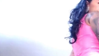 Tragen von PINK und schwarzem Latex für devote Lecker – Videoanfrage