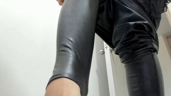 die Besten der Besten laufen in Jeans und Leder