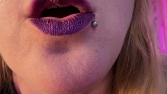dunkler Lippenstiftfetisch