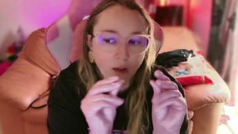 süßes ASMR in Latexhandschuhen