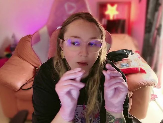 süßes ASMR in Latexhandschuhen