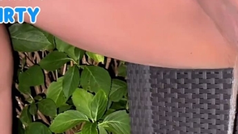 Die lauen Sommernächte bieten sich geradezu an um outdoor zu pissen.