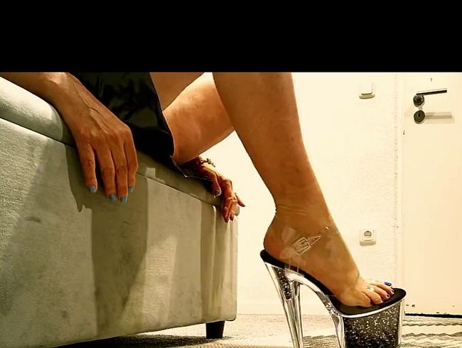 Dieser Clip ist ein Teil von Mega Plateau Heels mit 2 Videos … (von der Seite)