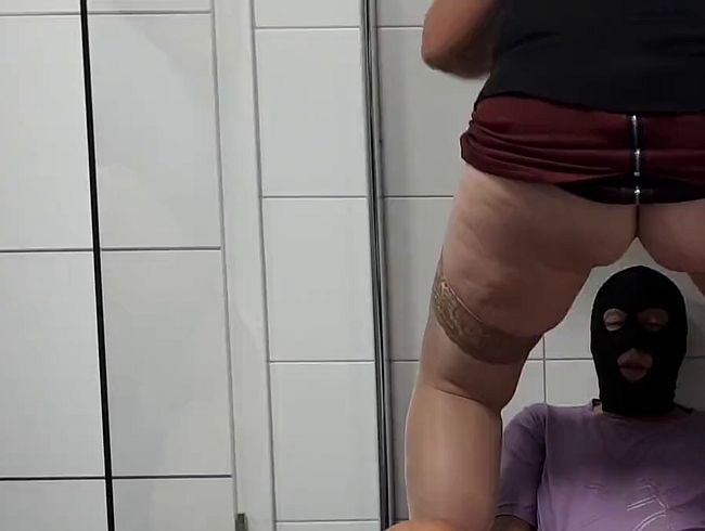 Erst unter der Natursektdusche … dann leckt er mich sauber …