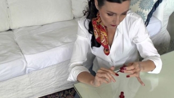 Fingernägel Rot lackieren und Du pustest sie trocken! Lady Victoria