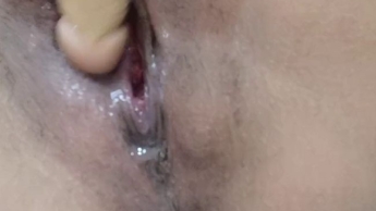 Ich war erstaunt, dass ein Mikrodildo mich zum Spritzen brachte!