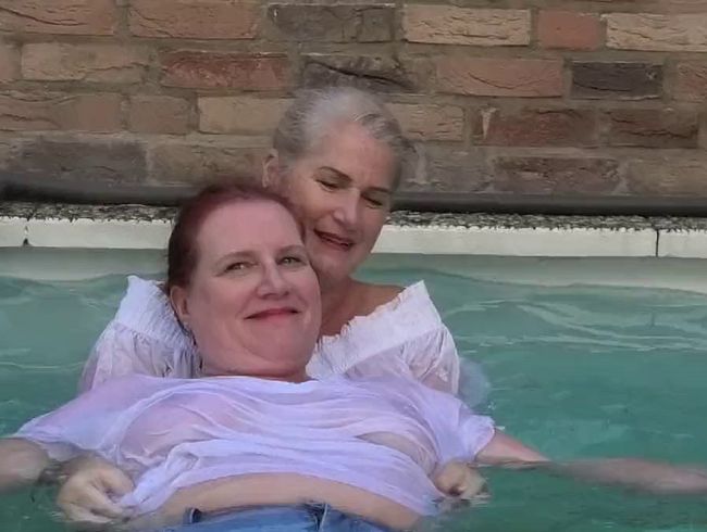 Jeans Spass im Pool