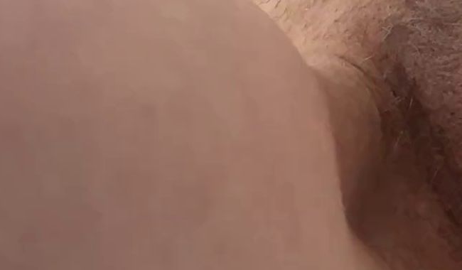 Pissen auf Arbeit, leider war niemand verfügbar, so das es ins Klo musste…