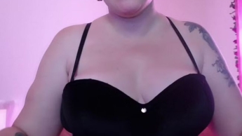 Sehen Sie zu, wie Ihre Frau einen Gangbang bekommt