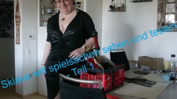 Sklave will Spielsachen sehen und testen – Teil 1