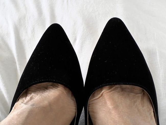 Spritze so schnell wie möglich ab! Heute auf meine schwarze Samt Pumps, JOI, POV
