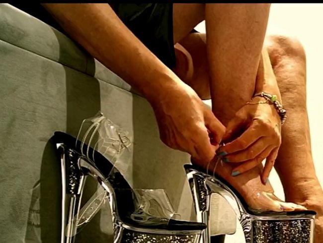 Der Clip ist ein Teil von Mega Plateau Heels mit 2 Videos … (von der Seite)