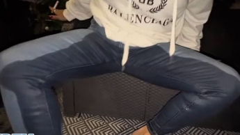 Ein total versauter Jeans-Piss!