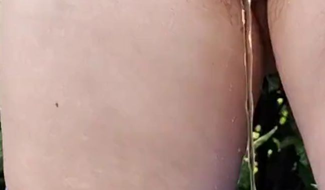Einfach draußen pinkeln in die Leggins