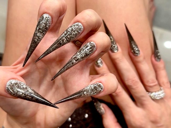 Lange KRALLEN – meine neue Form, lange Nägel mit langen flexiblen Fingern, breite Handflächen, Fingerlutschen