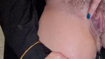 O` zapft is sexy piss Compilation meine haarige Monsterfotze pisst für Dich in einen Maßkrug…