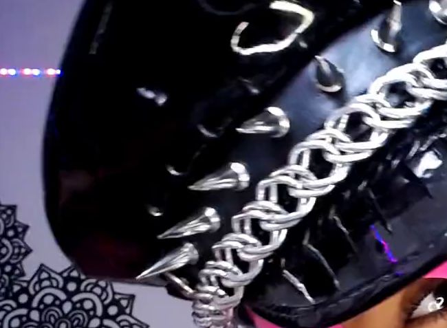 ROSA LATEX UND SPIKES