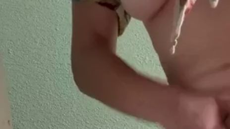 Schau mir beim Pinkeln und Masturbieren zu