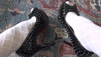 Wichsaufgabe des Tages: Spritze ab auf meine Heels Füße Teil 4