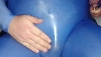 pinkeln in meinem neuen Catsuit