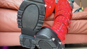 verehre meine roten kniehohen Stiefel
