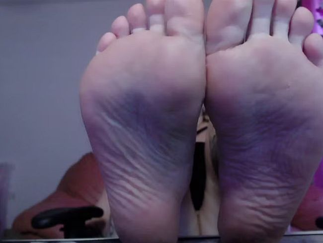 Meine Füße zu verehren bedeutet NICHT, sie zu streicheln