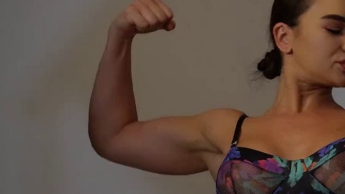 Meine Muskeln sind dazu da, angebetet zu werden