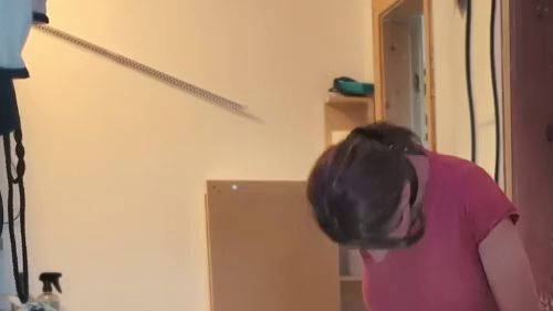 Sina hat sich vor der Toiletten tür ein gepullert weil besetzt war