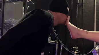 ANGELEINTER STIEFELSKLAVE