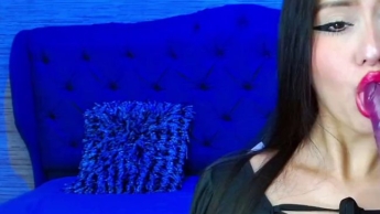 Brünette mit langsamem Feuer