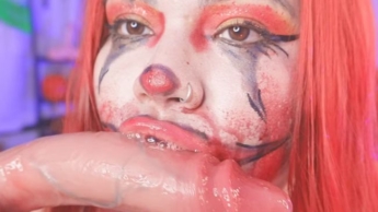 Deepthroat-Horror mit einem sehr sexy Clown