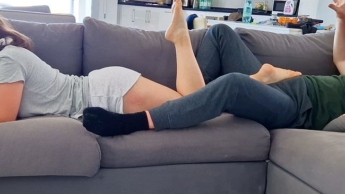 Eier treten in Ballerinas und Barfuß