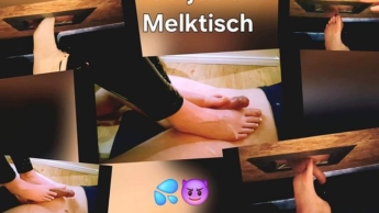 Footjob am Melktisch ! Stehst du auf Fußerotik ?!
