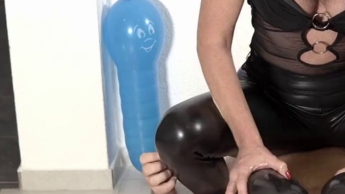 Full Video: Ich spiele mit Luftballons und deinem harten Schwanz bis du spritzt