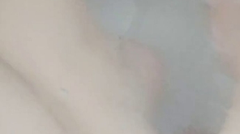 Fußjob als Belohnung und gleichzeitig Bestrafung f den Sklaven in der Wanne