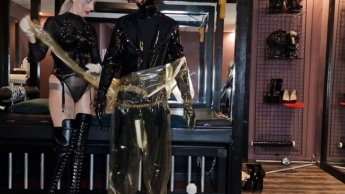 Gummisklave S Part1 Dreifache Gummierung / Latex Heavy Rubber Session