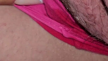 Hoppla in meinen roten Slip gepisst