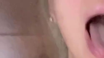 Ich bin gekommen, jetzt wirst du in meinen Mund kommen.