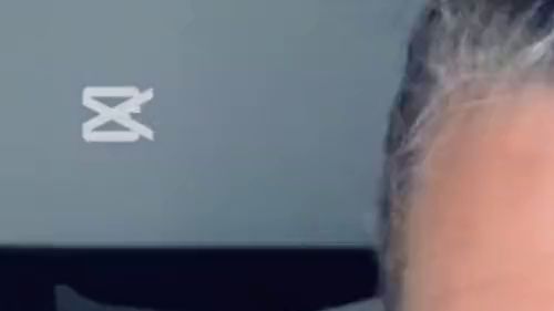 Ich habe nur noch Schuhe an und rauche genüsslich für dich!