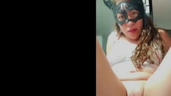 Ich pinkle in mein Waschbecken