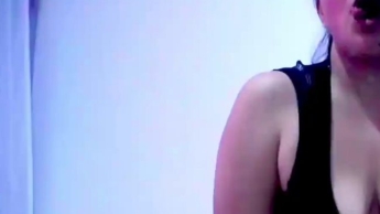 Ich tanze weiter vor diesem Voyeur und der Kamera.