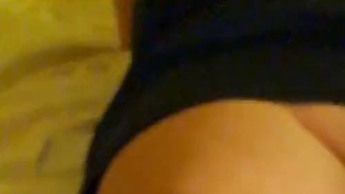 Ich wichse seine Schwanz mit meinen Füssen und d viel Öl (ohne Ton)