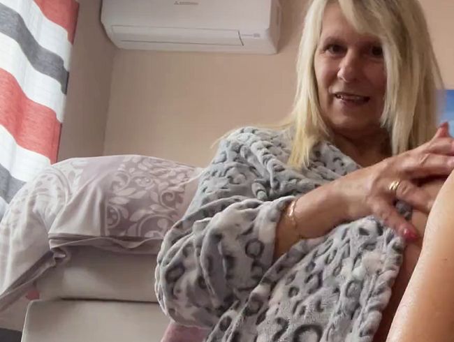 Im Kuschel Bademantel – komm leck mich