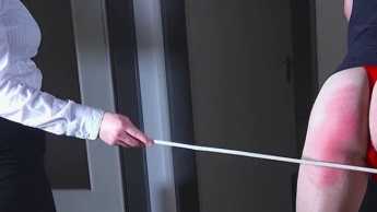 Johnny Und Der Rohrstock – Bild in Bild