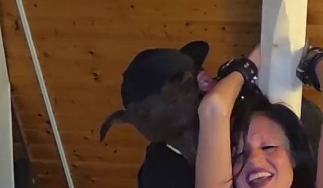 Kitzelfolter und Herausforderung Nicht loslassen! Challenge im knappen Bikini