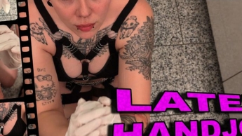 LATEX Handjob – Mit viel Öl richtig schön abgemolken