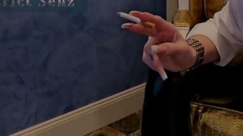 Miss Alessa Milano Smoking Spitting Ashtray Humiliation MDH Version ohne Ashtay Finish