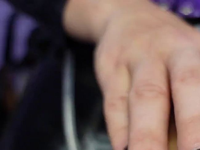 POV-Nägel und Strapon-Mundficken