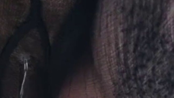 Pissen Pipi am Stand in Nylons beach Outdoor